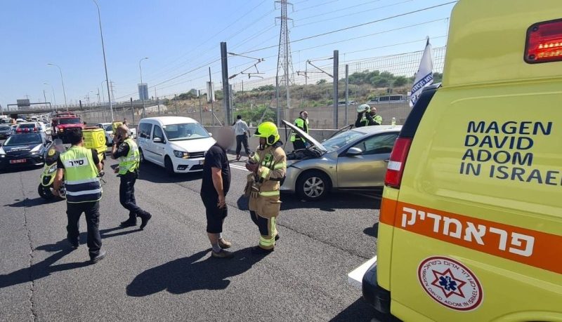 תאונה קשה בכביש 20: אישה פונתה במצב אנוש תוך פעולות החייאה